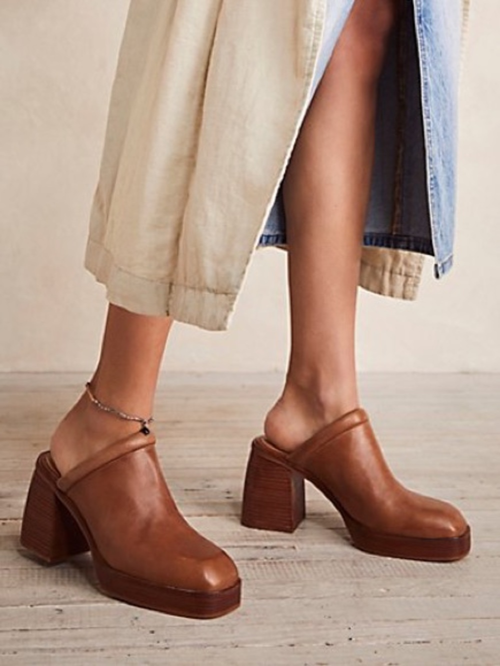 NWOT Free People Ruby Platform Mules